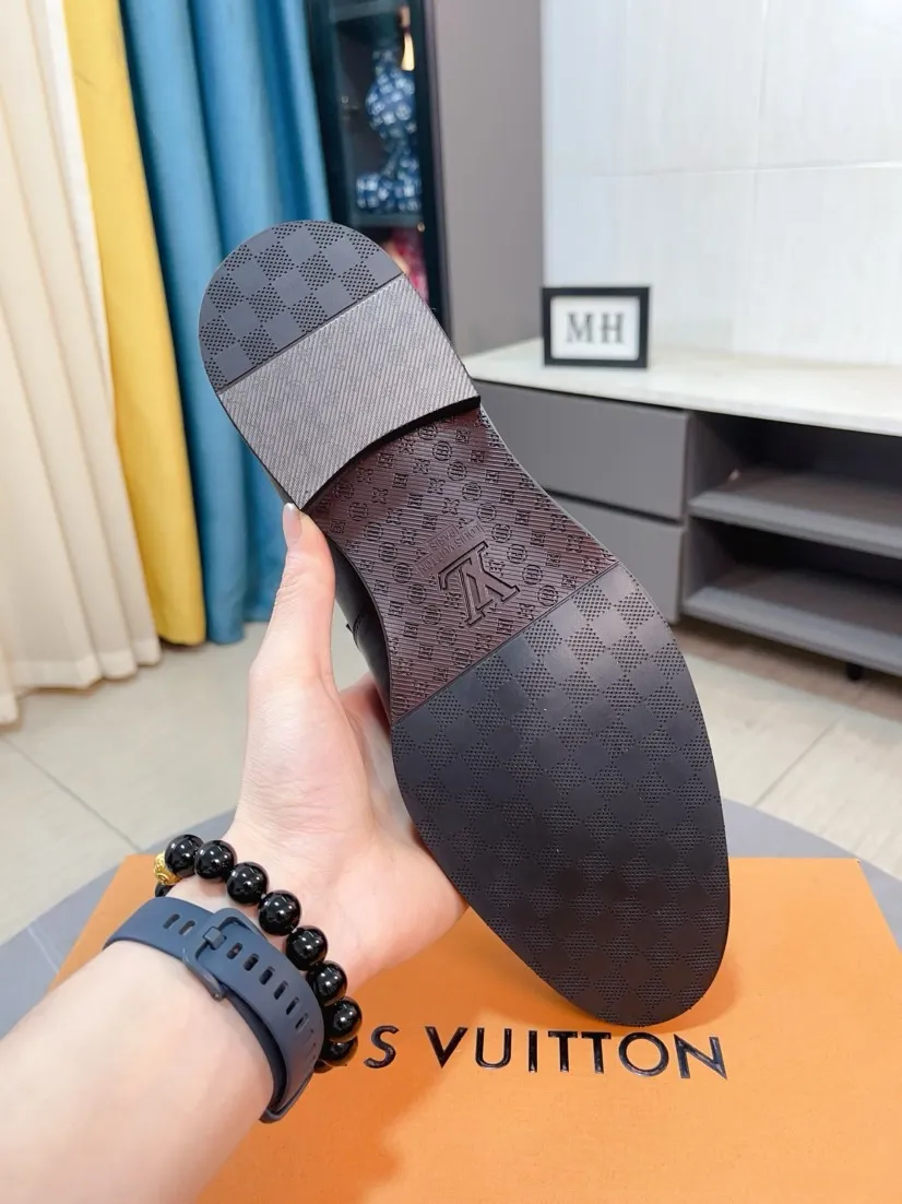 Men's Men's Shoes 💰458🌹🌹Niuli [LV] Louis Vuitton's new open-edge pigskin shoes are the most popular classic. Synchronized with the official website, the upper adopts Italian imported upper embossing➕comfortable cowhide lining, fashionable atmosphere, unique brand and unique craftsmanship. Highlighting the hot style of the new year. Stop hesitating, stop wandering, get it now. Code number: 38--44